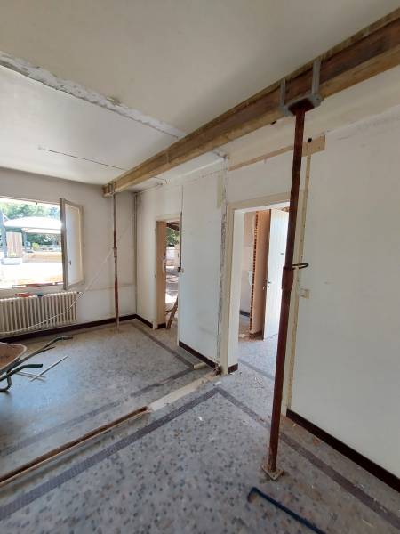 Démolitions de cloisons pour réhabilitation soignée de logement en Occitanie